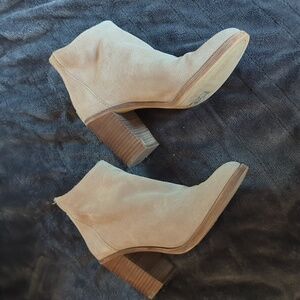 Dolce Vita Stevie Taupe Suede Booties Size 7.5